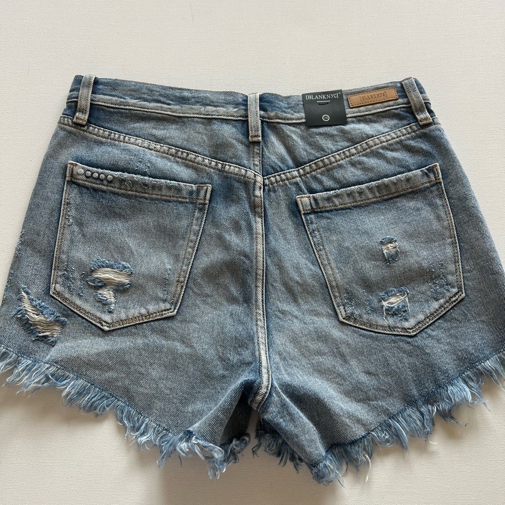 NWT BLANKNYC High -Rise Distressed Denim Light Wash Shorts Size‎ 28 🔥🔥 (B2) - Picture 9 of 10
